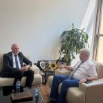 رئيس غرفة التجارة والصناعة والخدمات لجهة طنجة تطوان الحسيمة يستقبل رئيس الإدارة الجماعية لمجموعة البنك الشعبي لبحث آفاق شراكة استراتيجية لدعم النسيج الاقتصادي الجهوي